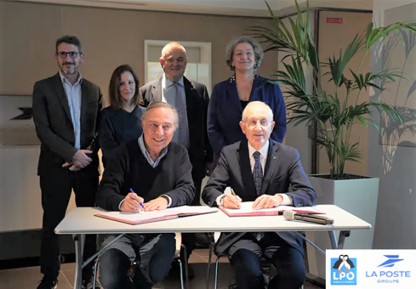 Signature partenariat La Poste Groupe LPO